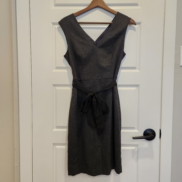 Sz 2 Banana Republic Grey Wool Blend Sleeveless V-Neck Sheath Dress w/ Tie Belt - Picture 2 of 6